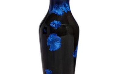 Manufacture Nationale de Sèvres 1901 Petit vase à couverte bleu...