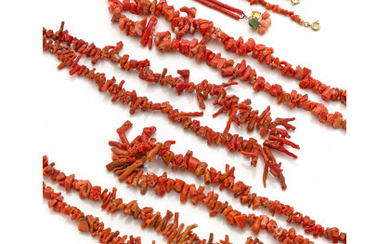 Orange and pink coral lot consisting of six necklaces of cm 41.5 and cm 51.5 circa, of which one with...