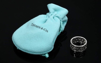Ornamental openwork Tiffany & Co silver 925 ring, 4,7g, size 58, dust bag
