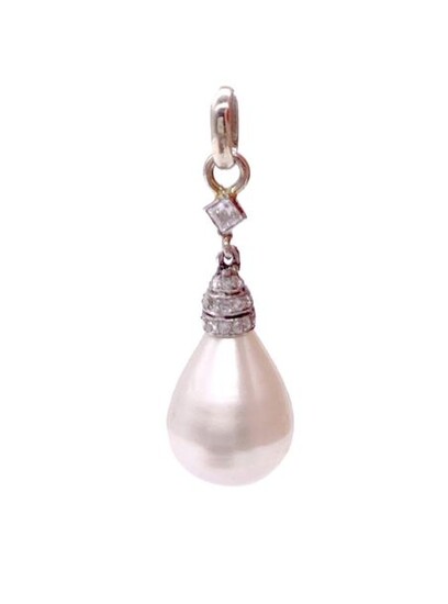 PENDANT holding a fine pearl adorned with pink cut diamonds (missing 1) and at degrees. Gross weight: 2.2 g With its LFG certificate: fine pearl, sea water, drop, 9.5 - 9.5 x 12.5 mm approx.