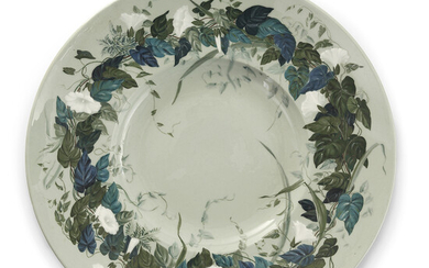 PILLIVUYT (MANUFACTURE) Grand plat en porcelaine colore cladon, circa 1900,...