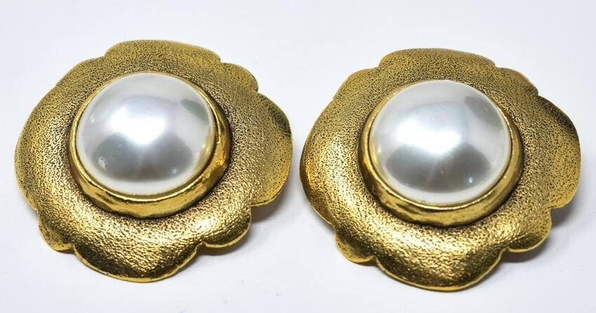 Pair Chanel C 1988 Large Mabe Pearl Clip Earrings