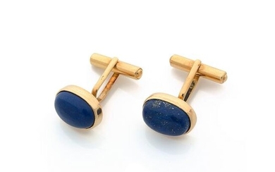 Pair of oval-shaped cufflinks in 18K yellow gold (750‰) set with lapis lazuli cabochons Gross