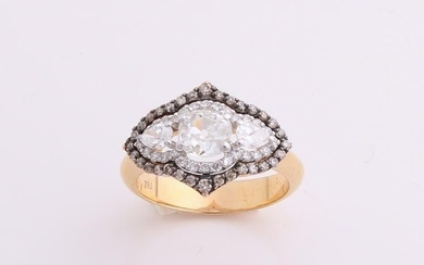 Particular yellow gold ring, 750/000, with diamonds.