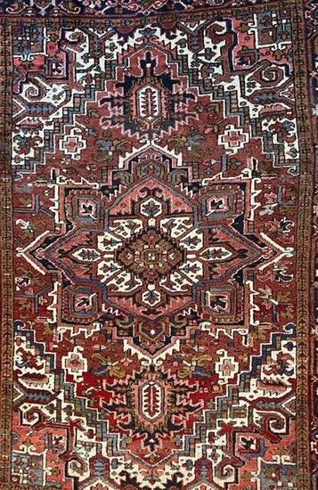 Persian Heriz hand knotted rug, wool 9’4”