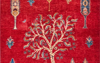 Petit tapis Afghan Farahan Afghanistan. Laine sur coton. Sur un fond rouge vif légèrement gratté,...