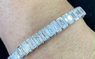 Platinum Emerald-cut Graduated Diamond Bracelet