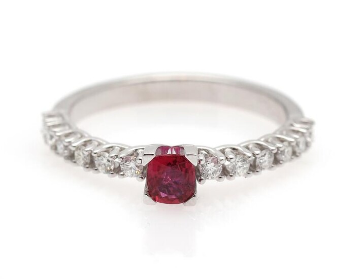 SOLD. Pomellato: A "Colpo di Fulmine" ring set with a garnet encircled by numerous diamonds, mounted in 18k white gold. Size 53. – Bruun Rasmussen Auctioneers of Fine Art