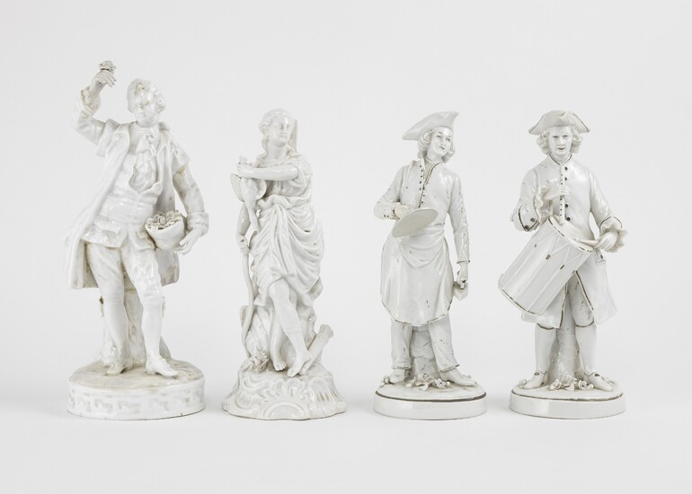Quatre figurines dans le goût du XVIIIe s