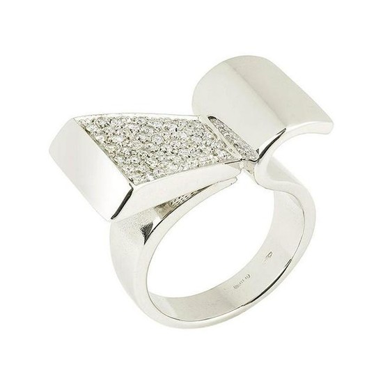 Retro Style Diamonds 18 Karat White Gold Modernist Ring