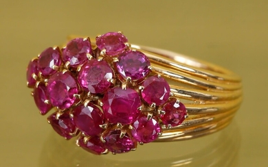 Ring In 18 K (750‰) yellow gold set with rubies...