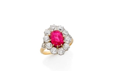 Ring in 18k yellow gold (750‰) and platinum (850‰) adorned with a Burmese ruby, i-oval