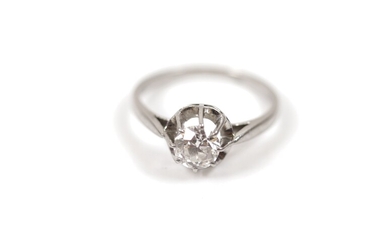 Solitaire en platine (950) serti d'un diamant d'environ 0.60 ct en taille ancienne. T :...