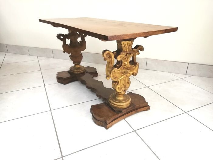 Table (1) - Gilt, Wood - Baroque around 1700