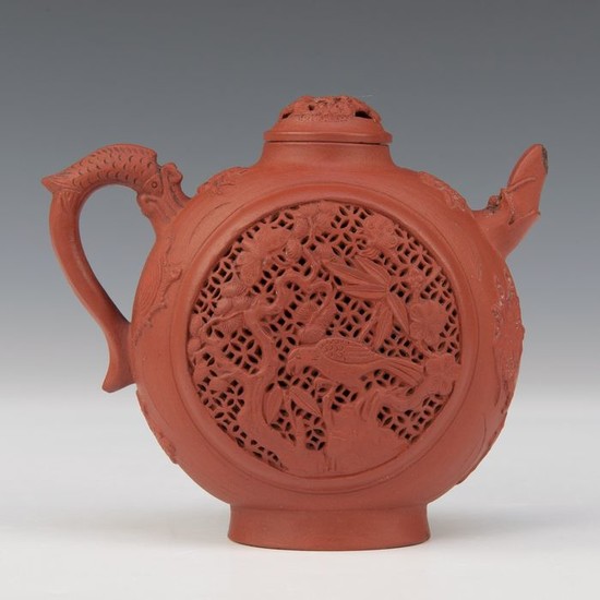 Teapot (1) - Yixing - red clay - birds and flowers, three-legged frog, and crab - China - Kangxi (1662-1722)