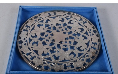 This elegant antique 15.2 cm diameter glass trivet was made ...