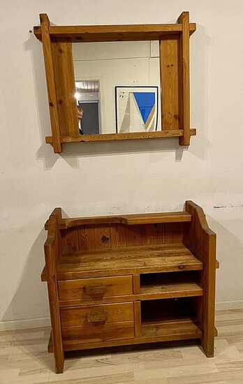 NOT SOLD. Unknown design: A pine wood hall set comprising chest of drawers and a mirror. Second half of the 20th century. (2) – Bruun Rasmussen Auctioneers of Fine Art