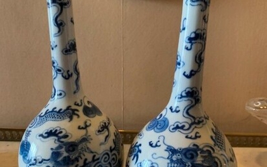 VIETNAM, 19th century, Pair of porcelain bottle vases, H : 20 cm