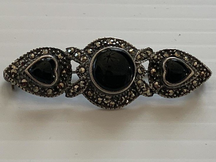 VINTAGE STERLING SILVER AND MARCASITE BROOCH