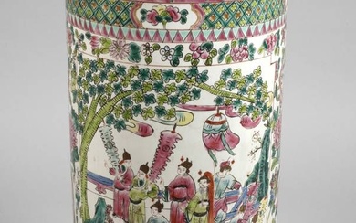 Vase de sol Famille rose Début du 20e s., non marqué, porcelaine richement peinte à...