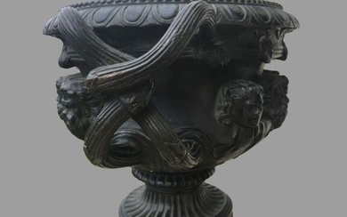 Vase, socalled Warwick Vase - Grand Tour - Bronze - Late 19th century