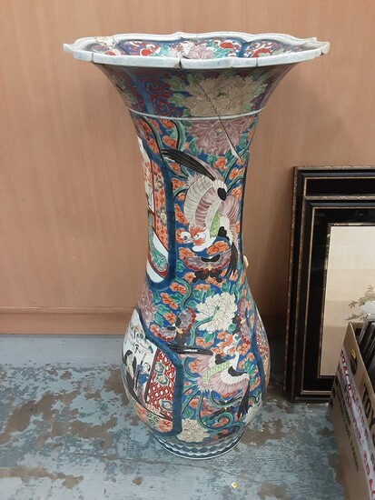 Very large 19th century Japanese porcelain vase, with old Kim Harris Oriental Antiques label and £620 price label