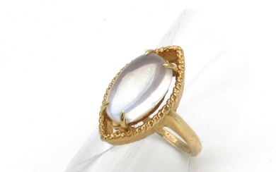 Vintage 14K Yellow gold Moonstone Ring