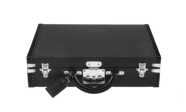 Vuitton, mallette Président en cuir taïga noir, cornière en cuir noir, sans clefs, 35x45 cm