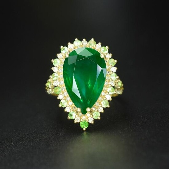 18K White Gold 5.08 ct Emerald & Diamond Ring