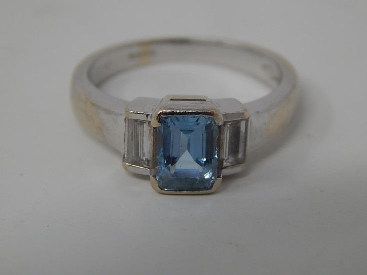 18ct white gold aquamarine and diamond ring, central rectang...