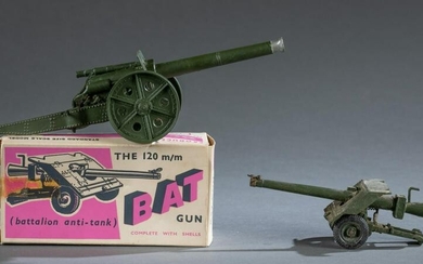 2 Britains Ltd. toy field artillery pieces.