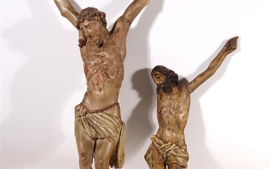 (-), 2 houten kruisbeelden met polychrome beschildering, Spanje,...