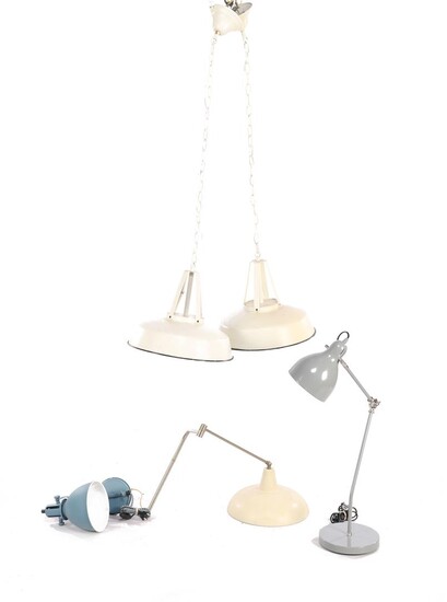 (-), 2 industrial style metal hanging lamps 36...