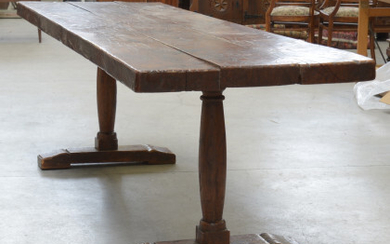 Tavolo con gambe tornite poggianti su piede a ciabatta costruito con elementi antichi (cm 279x80x78)(difetti). Evento ETRO "Dandy Detour".