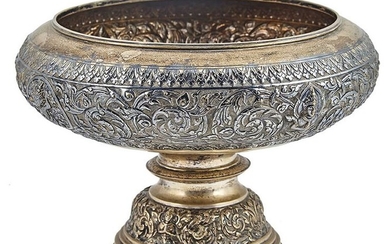 70- Important silver cup on a silver pedestal...