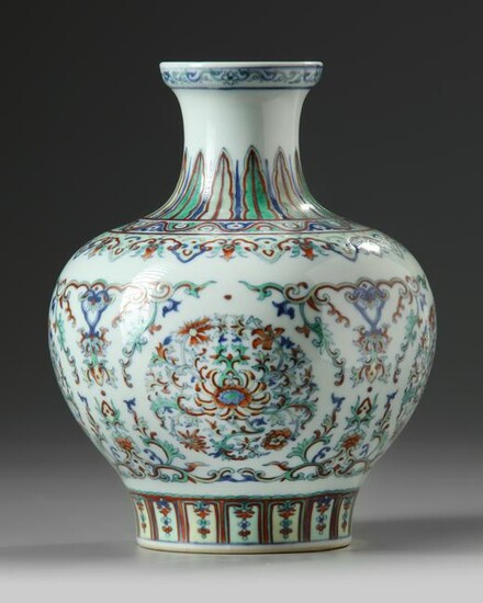 A CHINESE DOUCAI VASE, QING DYNASTY (1644-1911)