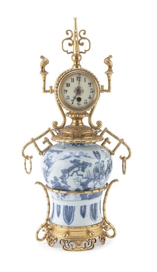A CHINESE PORCELAIN AND BRONZE TABLE CLOCK EARLY 20TH CENTURY.