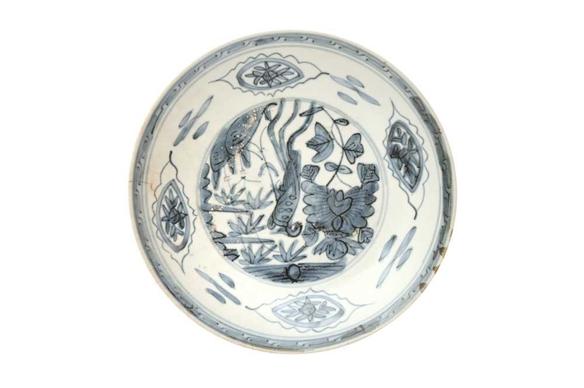 A CHINESE SWATOW BLUE AND WHITE 'PHOENIX' DISH 明 漳州青花鳳紋盤