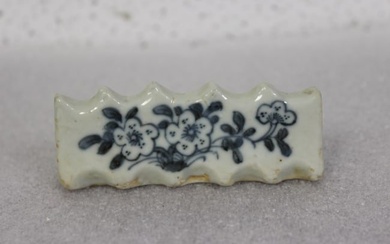 A Chinese Porcelain Blue and White Brush Rest