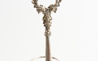 A GEORGIAN SHEFFIELD PLATE DECANTER STAND, 31 CM HIGH, LEONARD JOEL LOCAL DELIVERY SIZE: SMALL