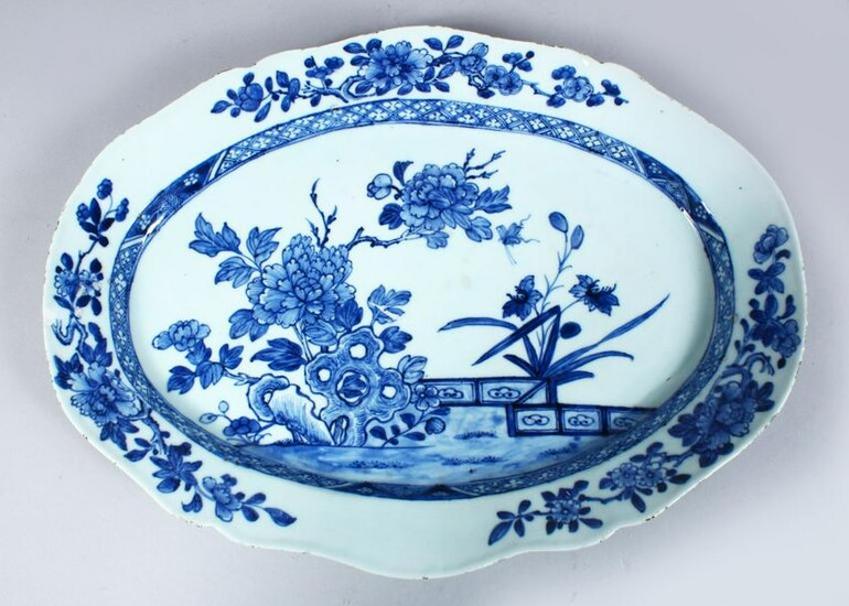 A GOOD 18TH CENTURY CHINESE BLUE & WHITE PORCELAIN