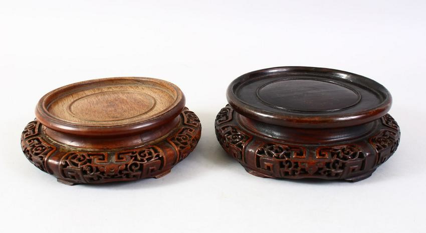 A GOOD PAIR OF 19TH CENTURY CHINESE CARVED HARDWOOD