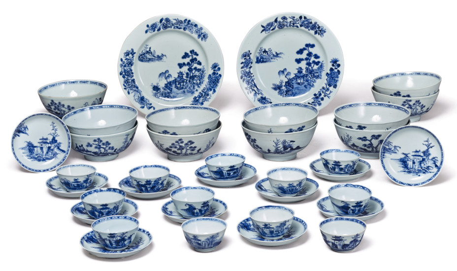 A GROUP OF CHINESE EXPORT BLUE AND WHITE WARES FROM THE NANKING CARGO | QING DYNASTY, QIANLONG PERIOD, CIRCA 1750 | 清乾隆 約1750年 青花山水圖瓷器一組