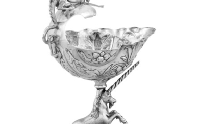 A German silver cup resting on a unicorn, probably David Kugelmann, Bad Kissingen, circa 1880 | Coupe en argent reposant sur une licorne, probablement Hanau, vers 1880