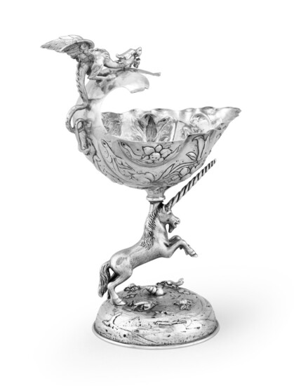 A German silver cup resting on a unicorn, probably David Kugelmann, Bad Kissingen, circa 1880 | Coupe en argent reposant sur une licorne, probablement Hanau, vers 1880