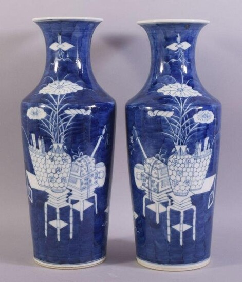A LARGE PAIR OF CHINESE BLUE AND WHITE PORCELAIN VASES