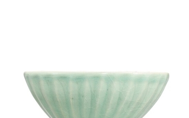 A Longquan celadon 'chrysanthemum' bowl, Song dynasty 宋 龍泉青釉菊瓣盌