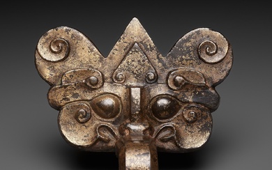 A MASSIVE GILT-BRONZE TAOTIE MASK FITTING WITH RING HOOK, PUSHOU, HAN DYNASTY