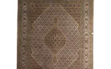 A NEW TABRIZ MAHI PERSIAN DESIGN CARPET. 100% WOOL AND SILK PILE. FINELY HAND-KNOTTED WEAVE WITH TRADITIONAL TABRIZ MAHI DESIGN OF S...