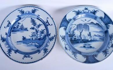 A PAIR OF 18TH CENTURY DELFT BLUE AND WHITE TIN GLAZED